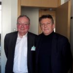 Présentation d'AMADYS à Mr Philippe Berta, à droite, Député du Gard et Président de la Commission des Maladies orphelines à l'Assemblee Nationale, par Michel Devèze, administrateur